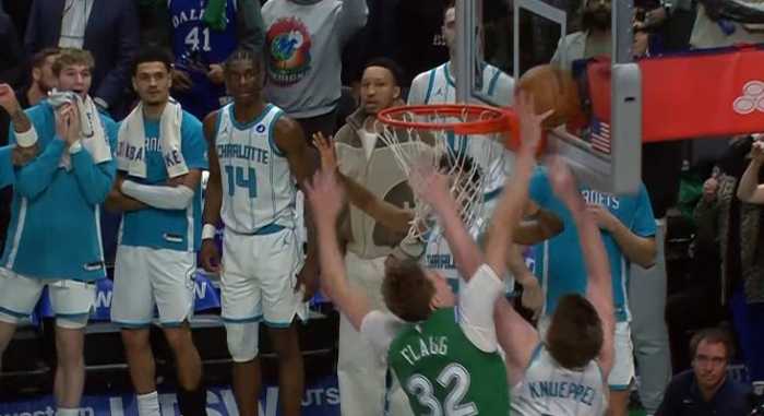 宿舍内斗！弗拉格分球失误+绝平不中 成全克尼佩尔反击准绝杀！