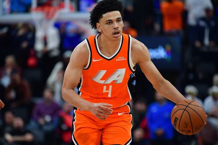 这个小伙不错！桑德斯打满首节3中3得7分为球队追分 其中三分1中1