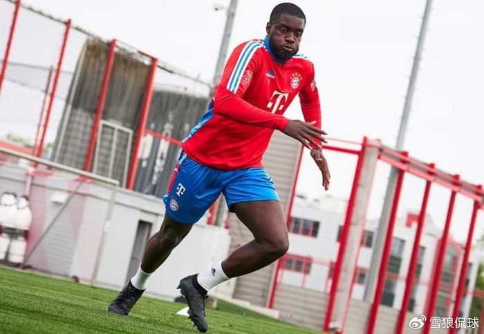 续约4年！拜仁铁卫留队峰回路转 俱乐部曾撤回合同但球员妥协了