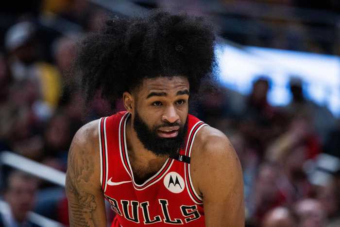 名记：公牛想续约西蒙斯和艾维 怀特和道苏姆截止日离队已成必然