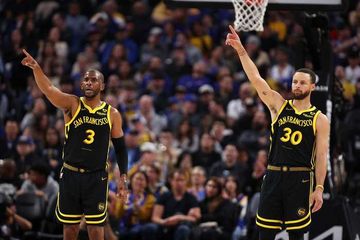 媒体人：保罗是21世纪仅次于库里的控卫 库里非典型&保罗教科书