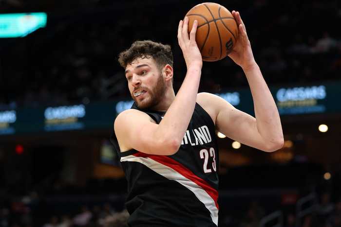 外线很准！克林根2记三分拿到6分1板 三分率先开局