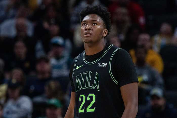 效率不高！奎因4投仅1中拿到2分5板 三分2中0