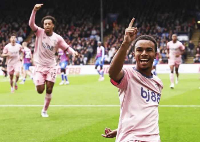 曼联关注伯恩茅斯前锋克鲁皮，球员更换经纪人引猜测